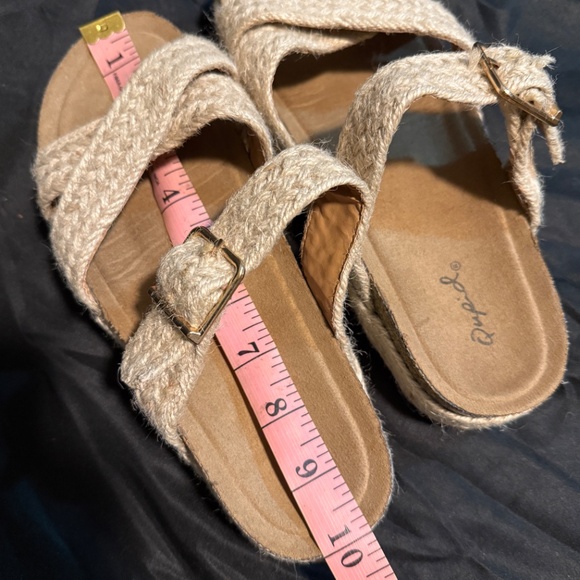 Cute Woven Sandals - Picture 5 of 5